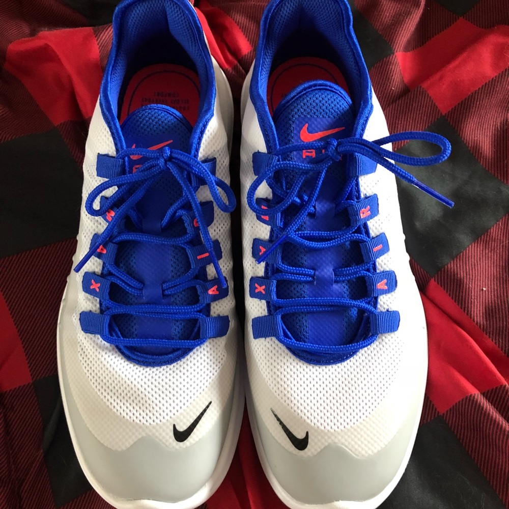 Women’s Nike air max axis - Picture 3 of 4